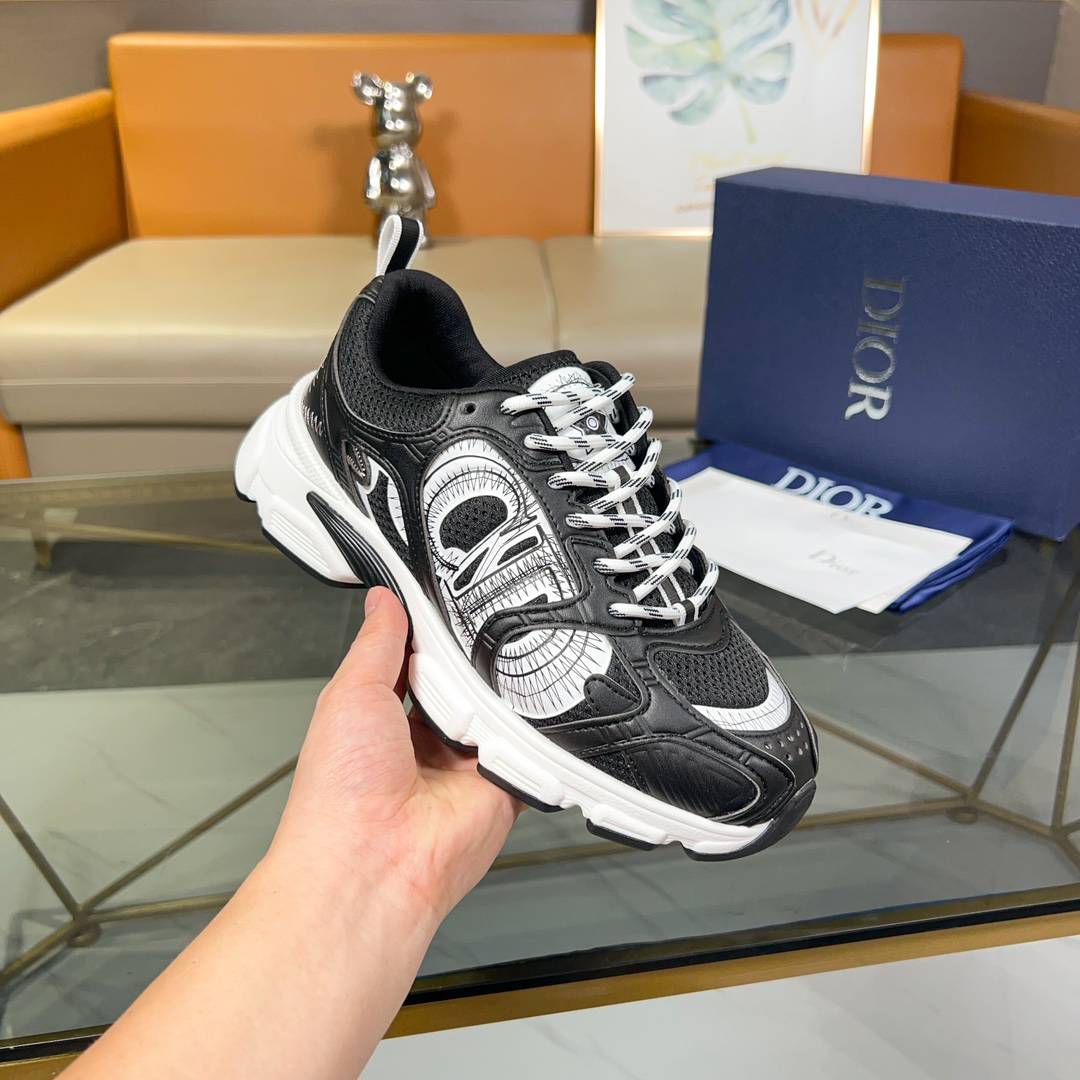 270Las zapatillas Dior Chrono son una novedad de la colección prêt-à-porter otoño 2014, que reinterp