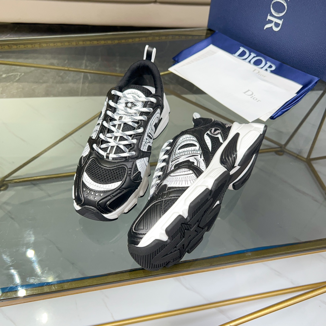 270Las zapatillas Dior Chrono son una novedad de la colección prêt-à-porter otoño 2014, que reinterp