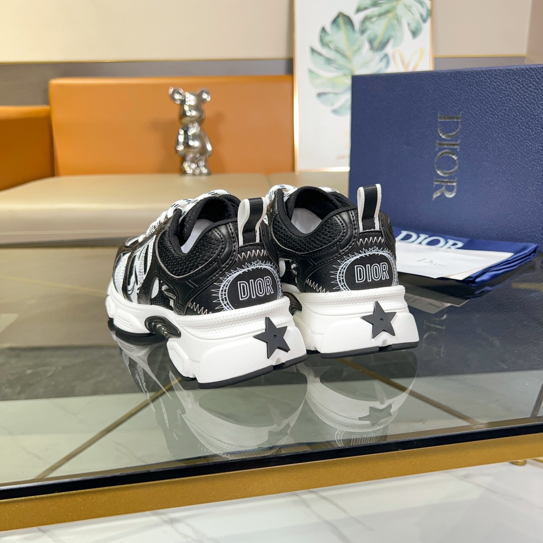 270Las zapatillas Dior Chrono son una novedad de la colección prêt-à-porter otoño 2014, que reinterp