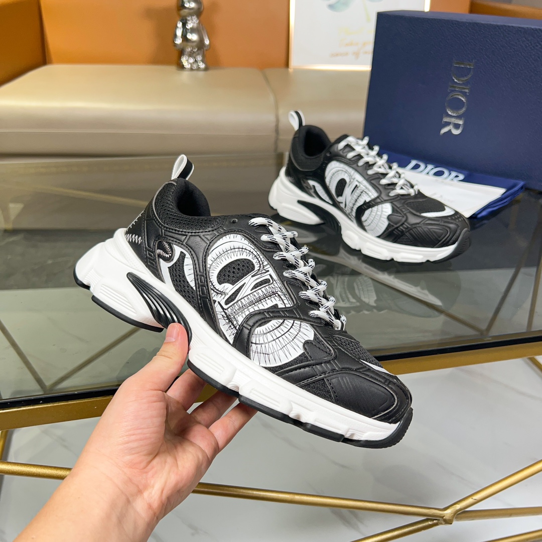 270Las zapatillas Dior Chrono son una novedad de la colección prêt-à-porter otoño 2014, que reinterp