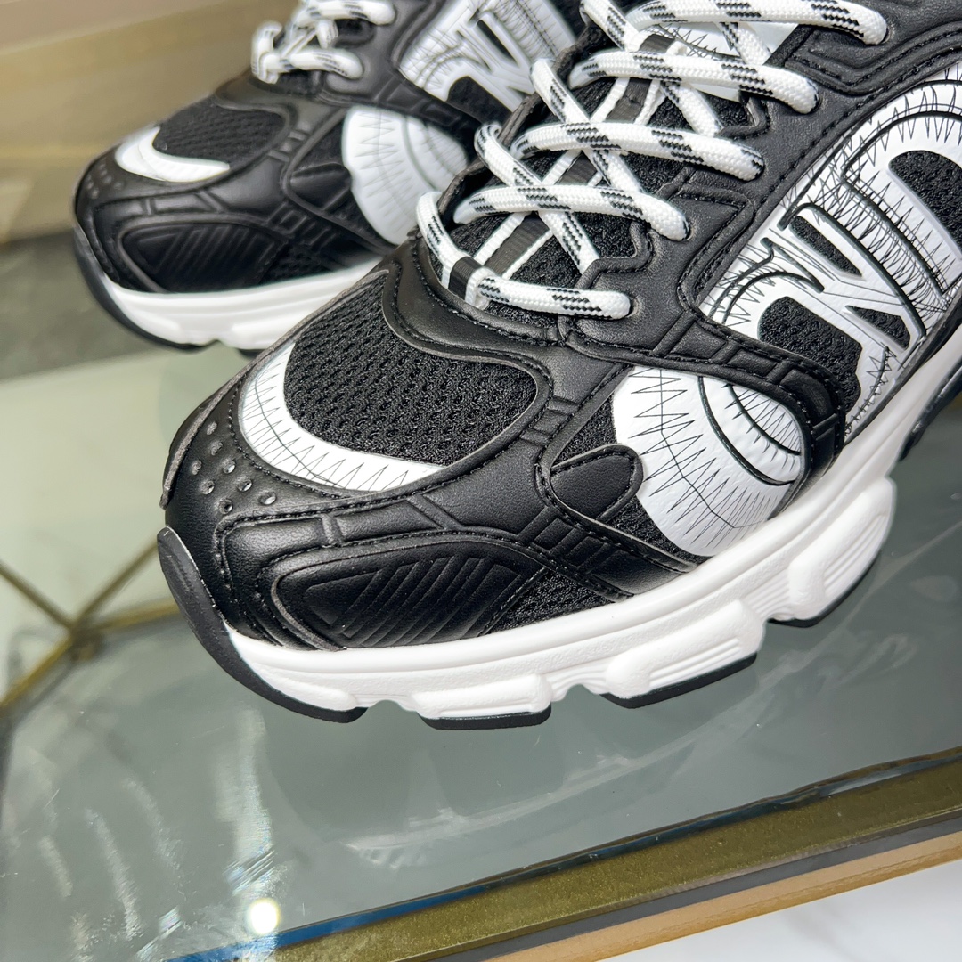 270Las zapatillas Dior Chrono son una novedad de la colección prêt-à-porter otoño 2014, que reinterp