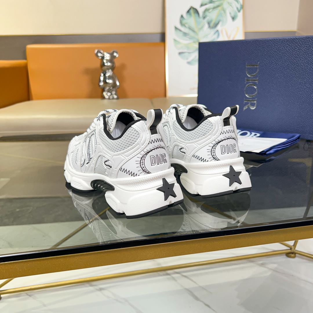 270Las zapatillas Dior Chrono son una novedad de la colección prêt-à-porter otoño 2014, que reinterp