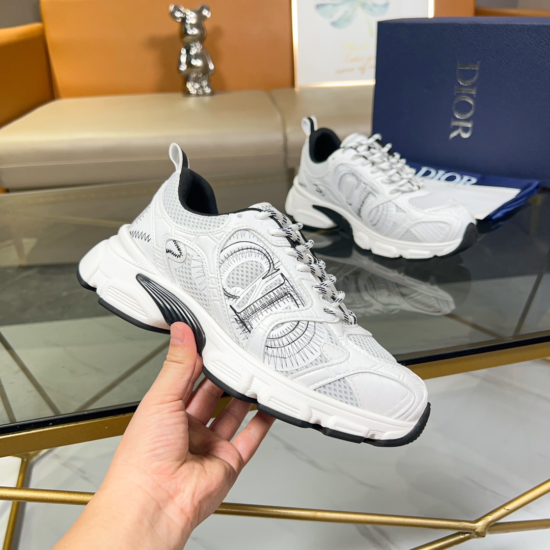 270Las zapatillas Dior Chrono son una novedad de la colección prêt-à-porter otoño 2014, que reinterp