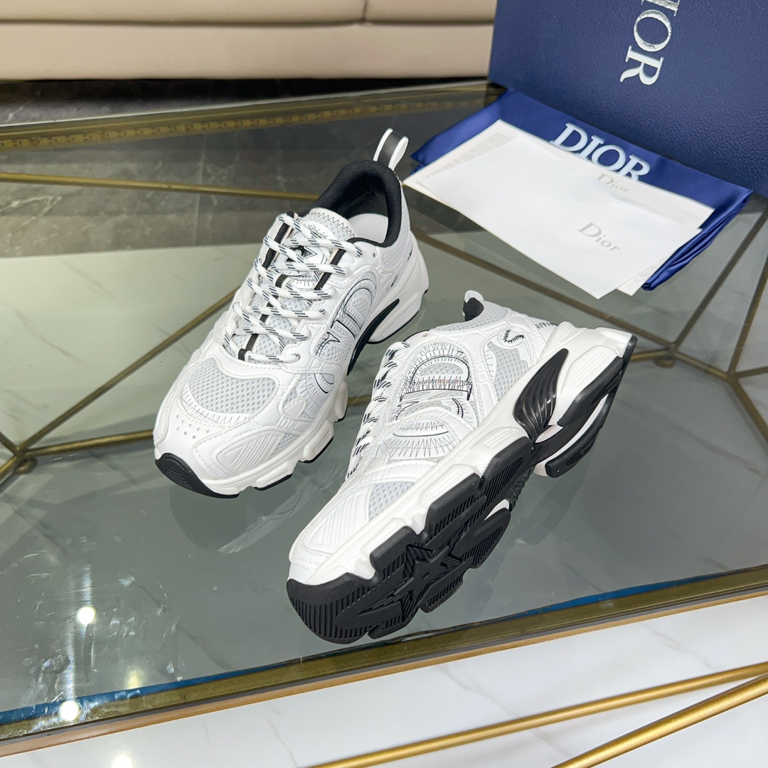 270Las zapatillas Dior Chrono son una novedad de la colección prêt-à-porter otoño 2014, que reinterp