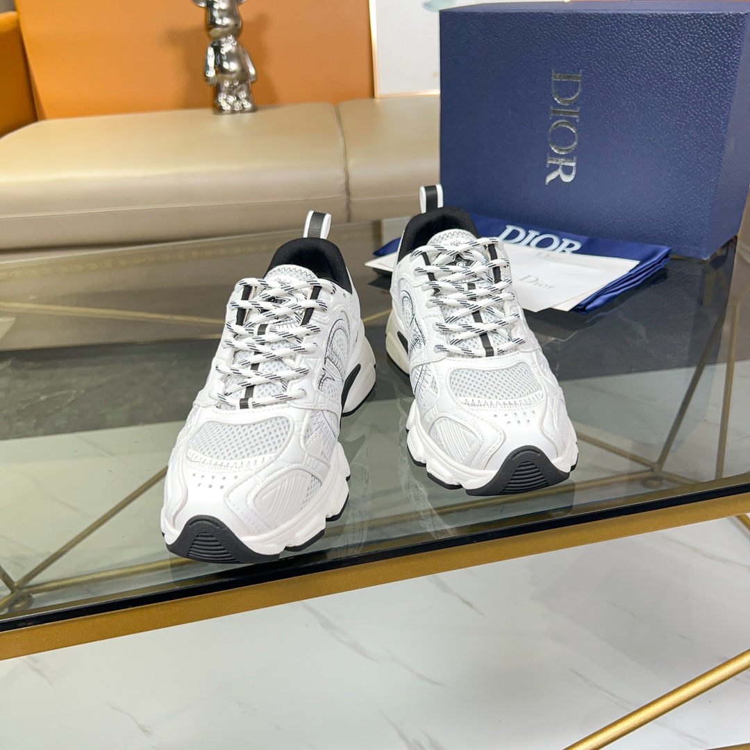 270Las zapatillas Dior Chrono son una novedad de la colección prêt-à-porter otoño 2014, que reinterp