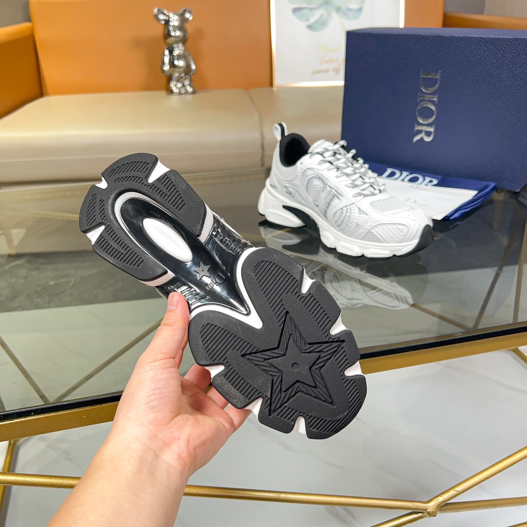 270Las zapatillas Dior Chrono son una novedad de la colección prêt-à-porter otoño 2014, que reinterp