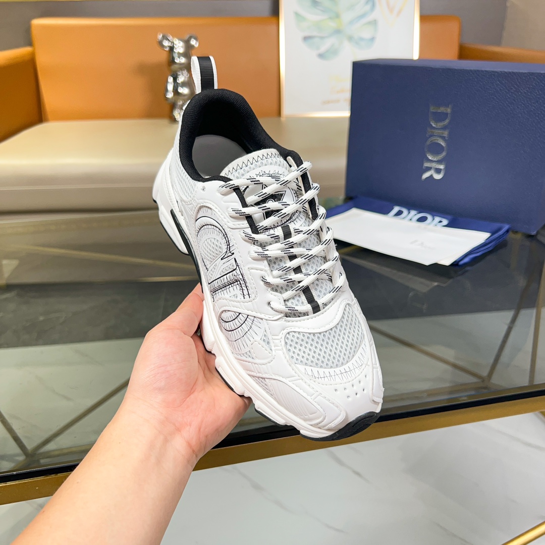 270Las zapatillas Dior Chrono son una novedad de la colección prêt-à-porter otoño 2014, que reinterp
