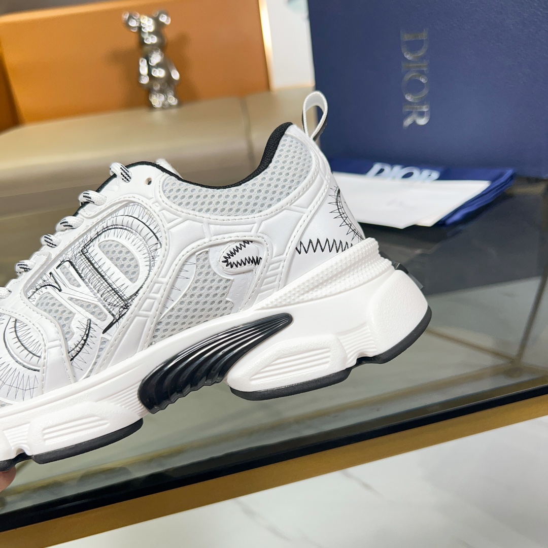 270Las zapatillas Dior Chrono son una novedad de la colección prêt-à-porter otoño 2014, que reinterp