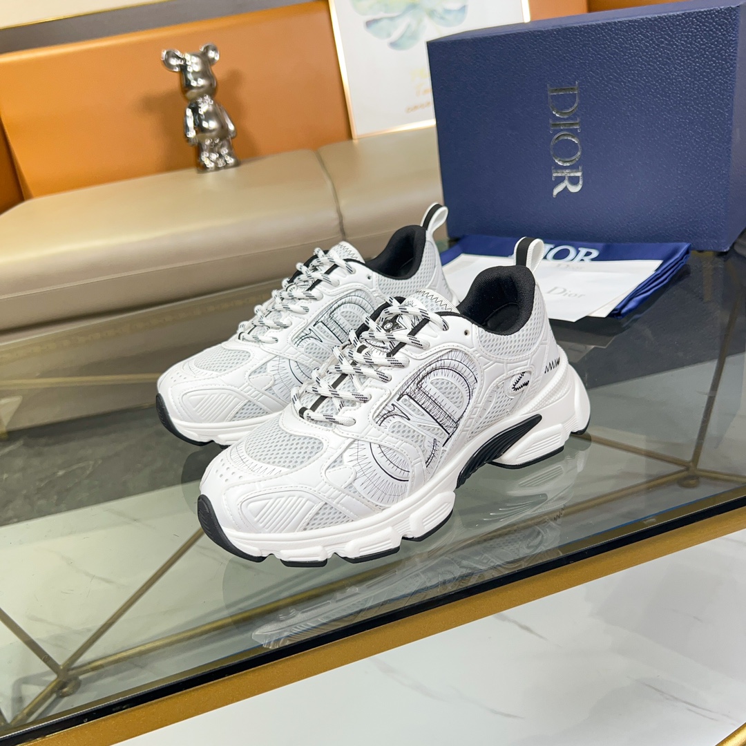 270Las zapatillas Dior Chrono son una novedad de la colección prêt-à-porter otoño 2014, que reinterp