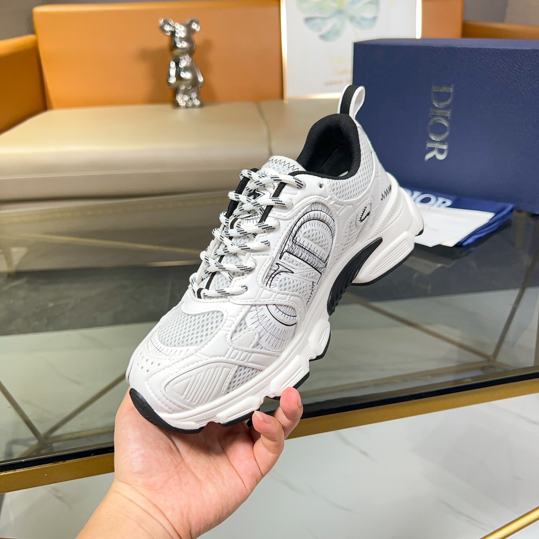270Las zapatillas Dior Chrono son una novedad de la colección prêt-à-porter otoño 2014, que reinterp