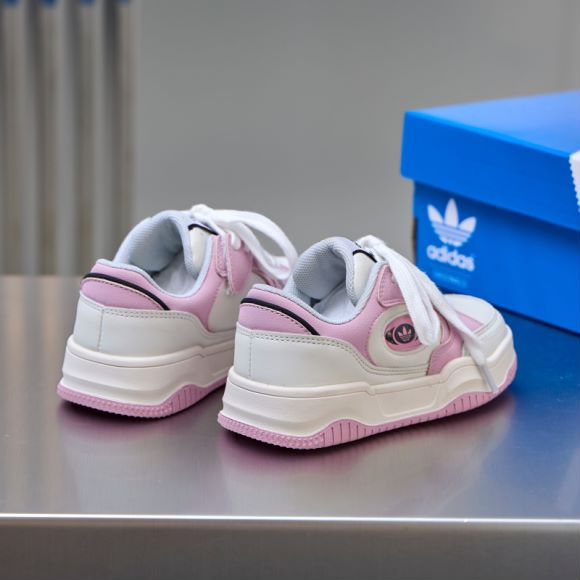 图片[2]-[庆祝][庆祝][庆祝]开学季到了，最新款阿迪达斯ADI2000出货了，全皮面的鞋子，脏了可以擦一下就好，制作鞋带魔术贴，方便穿脱，给你孩子挑双在合适不过的鞋子，❤️❤️❤️ ​号码：26一37， ​-选品中心