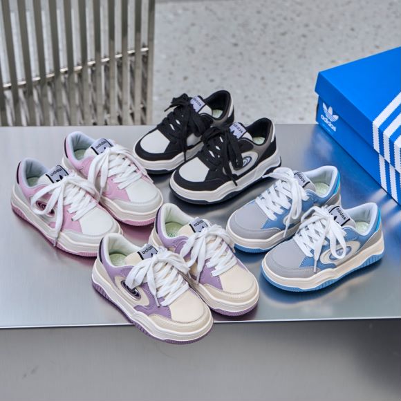 最新款阿迪达斯ADI2000出货了，全皮面的鞋子，脏了可以擦一下就好，制作鞋带魔术贴，方便穿脱，给你孩子挑双在合适不过的鞋子，❤️❤️❤️ ​号码：26一37，-选品中心