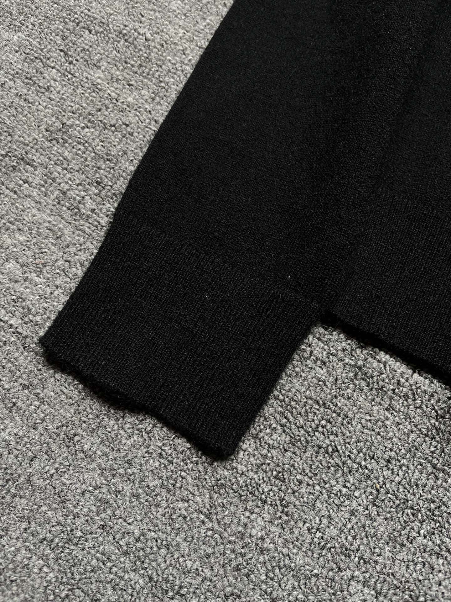 Title: ‘WE11DONE P696 Original Hardcore Female Suit with Tweezer – Fall/Winter Collection’ – Black, Sizes SML. - 图片 6