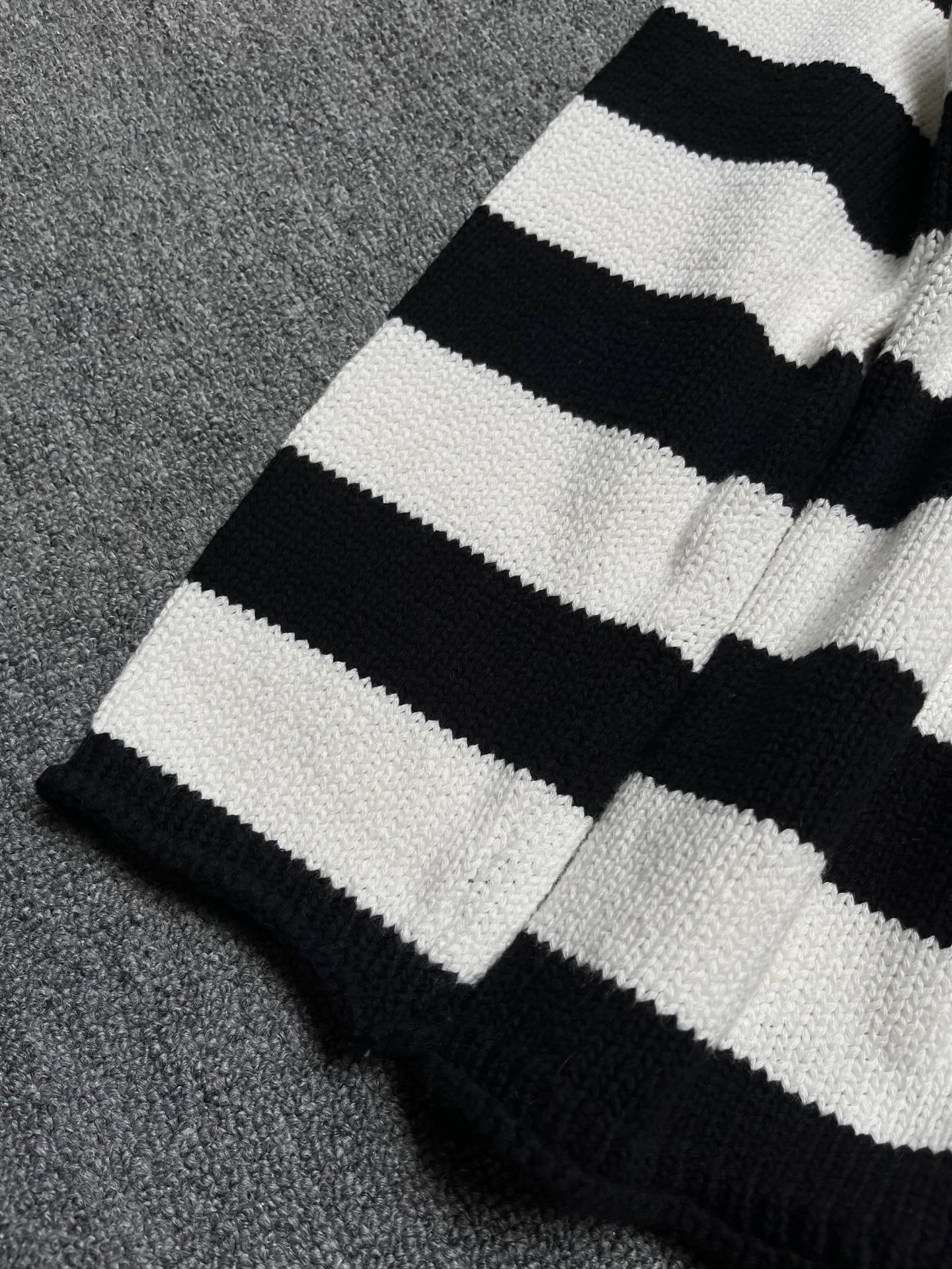 High-Quality Women’s Dress and Coat Set by WE11DONE in Black and White Stripes - 图片 7