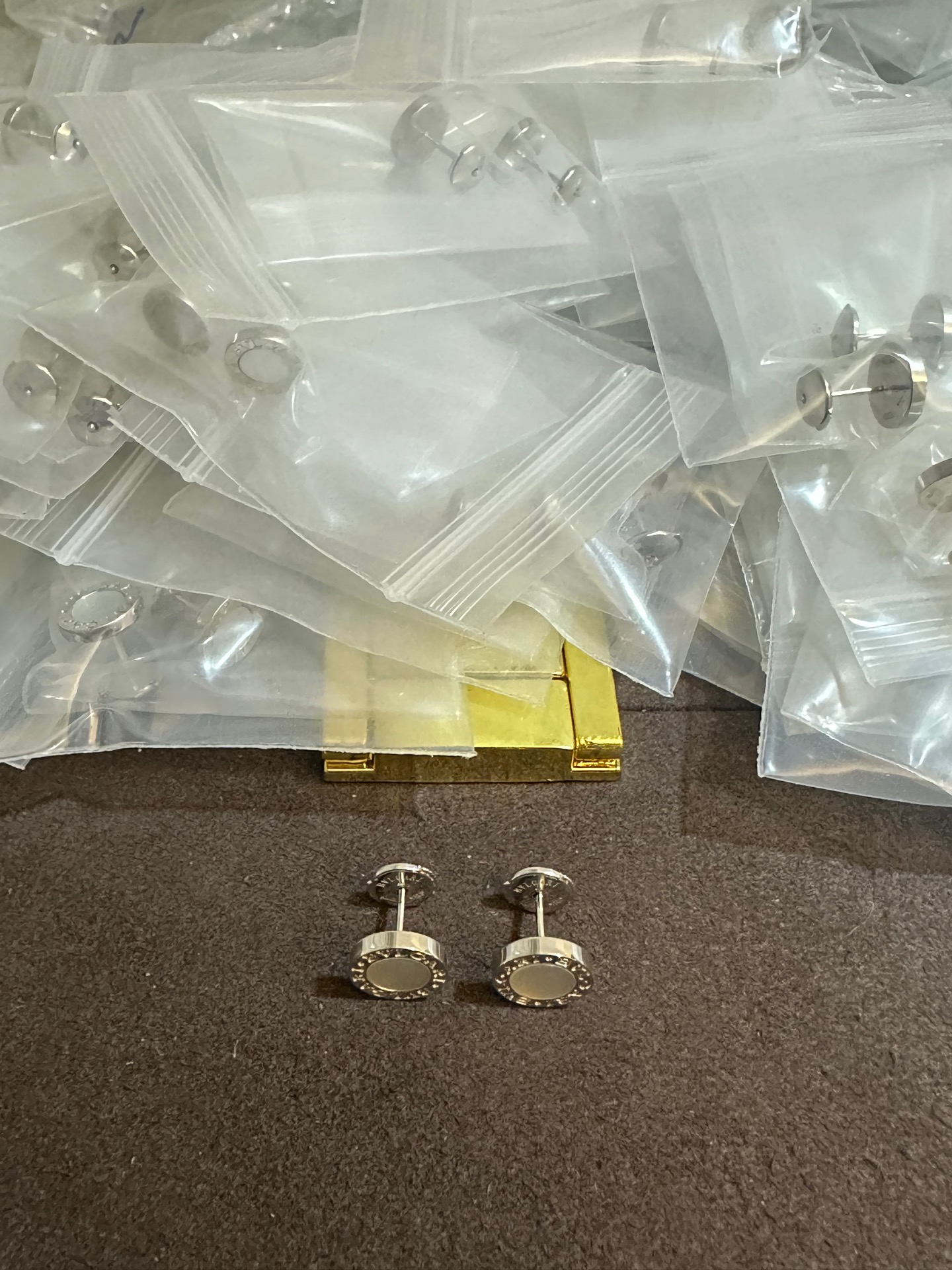 纯银顶级版宝格丽银白圆贝耳钉