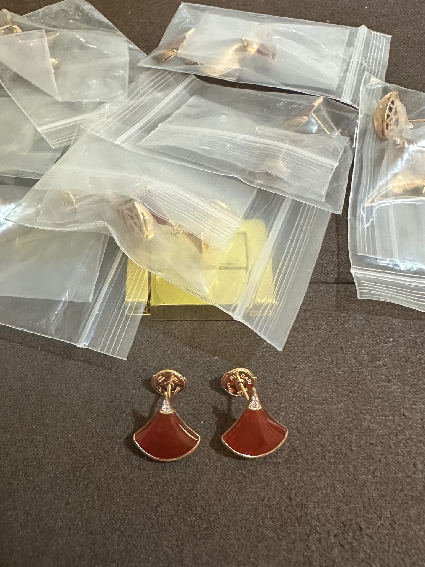 纯银顶级版宝格丽牛角尖钻玫红裙子耳钉