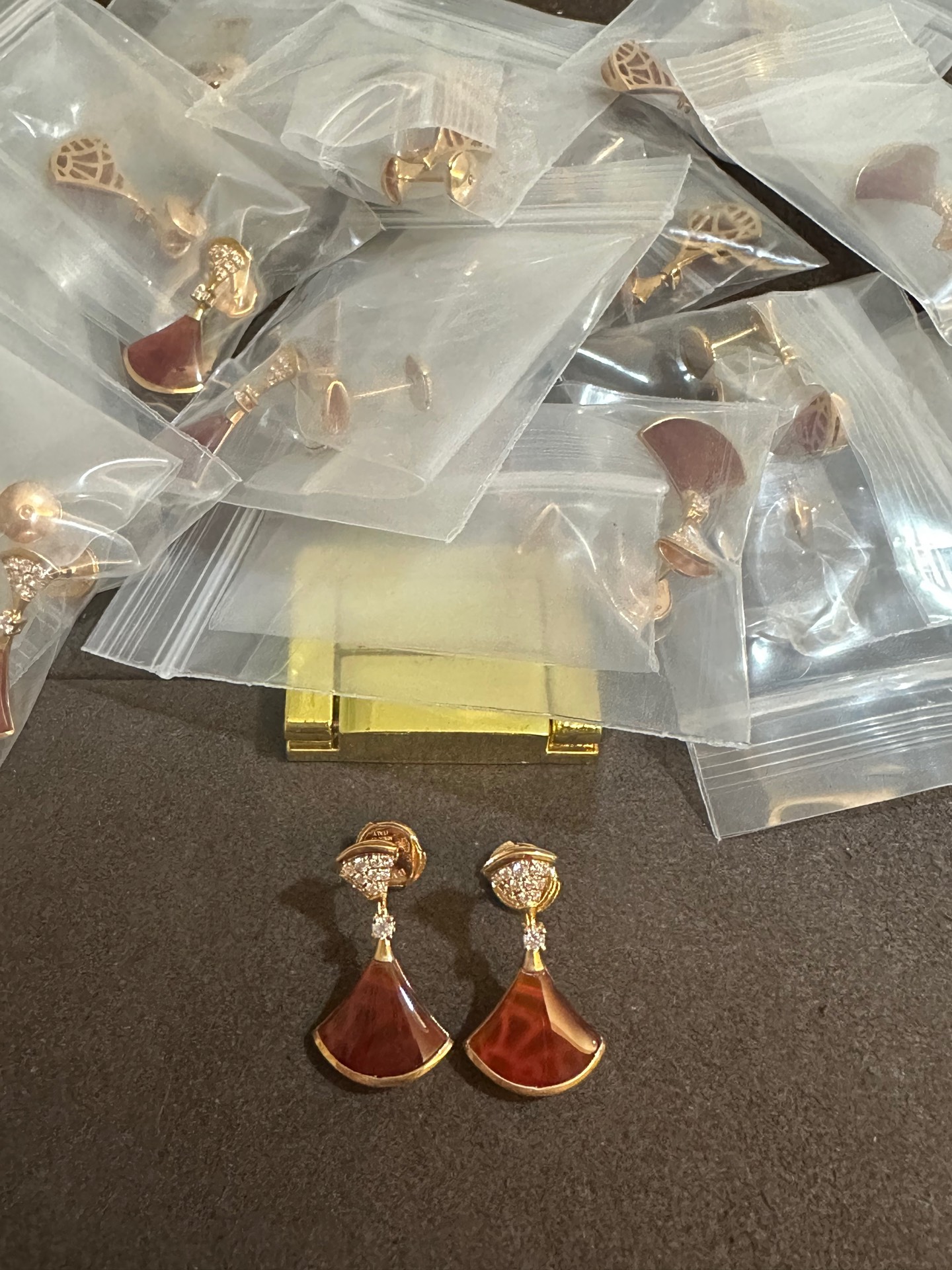 纯银顶级版宝格丽裙子耳钉，(实价)120