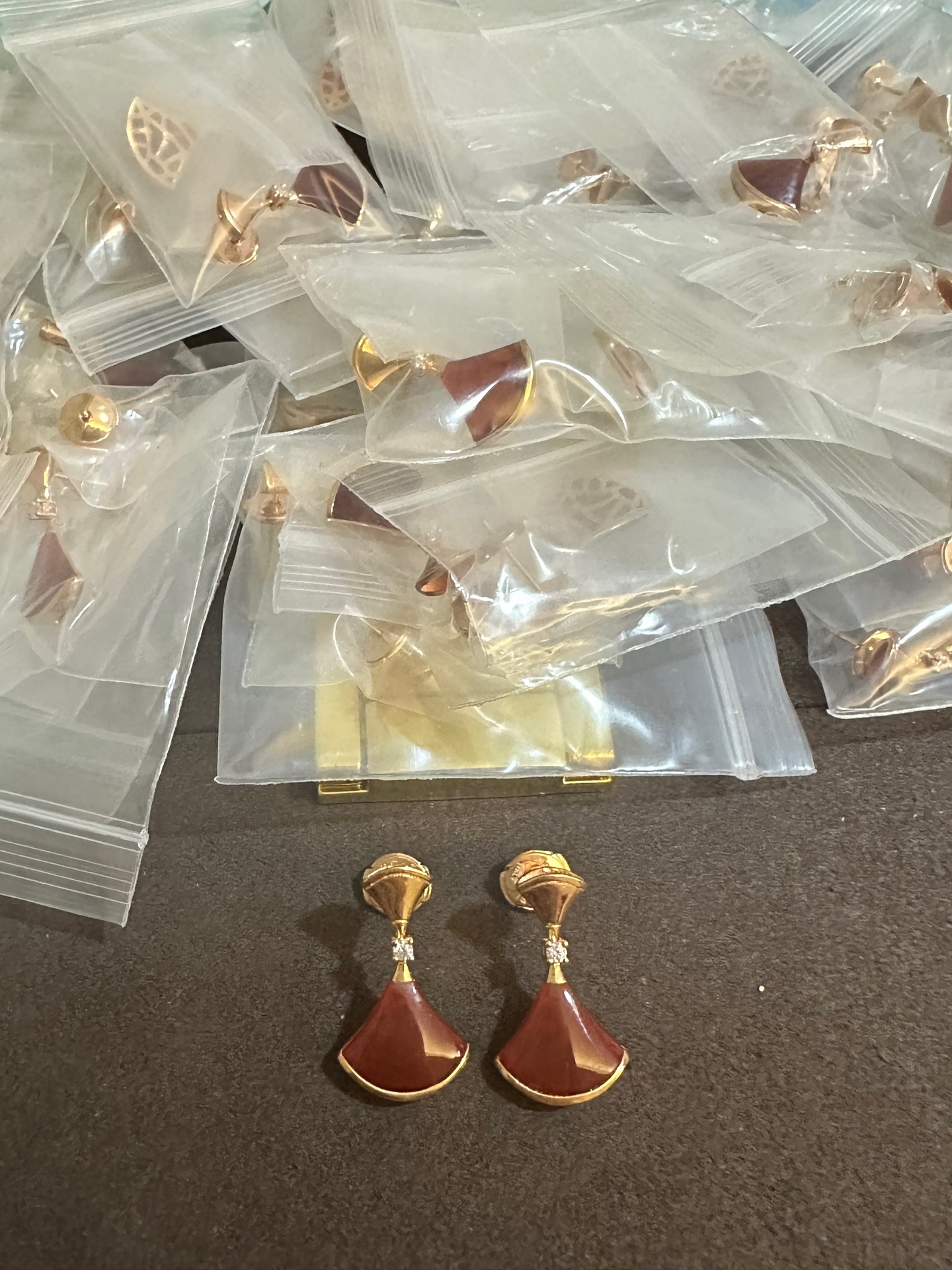 纯银顶级版宝格丽裙子耳钉，(实价)120