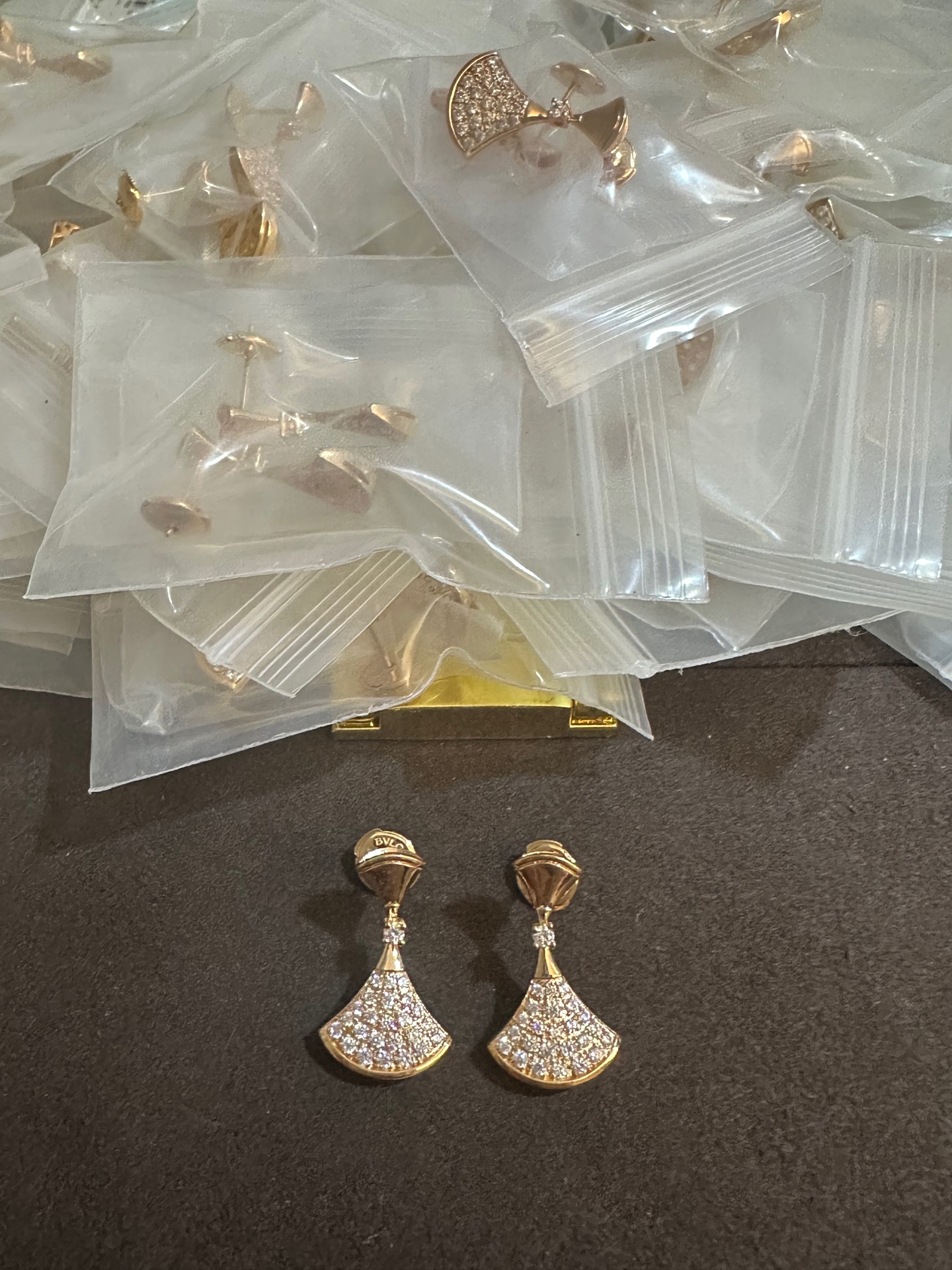 纯银顶级版宝格丽玫瑰金满钻裙子耳钉