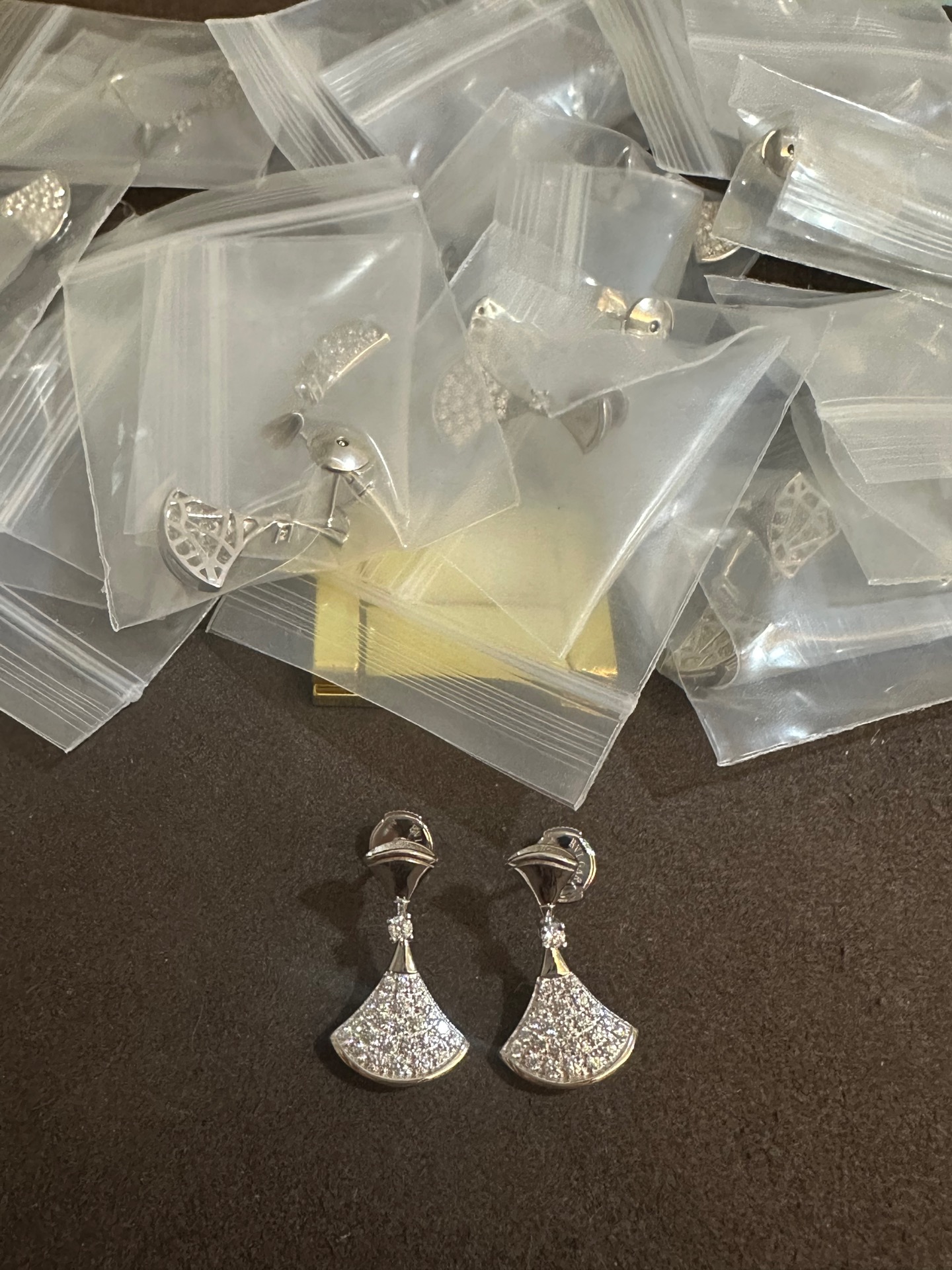 纯银顶级版宝格丽银色满钻裙子耳钉