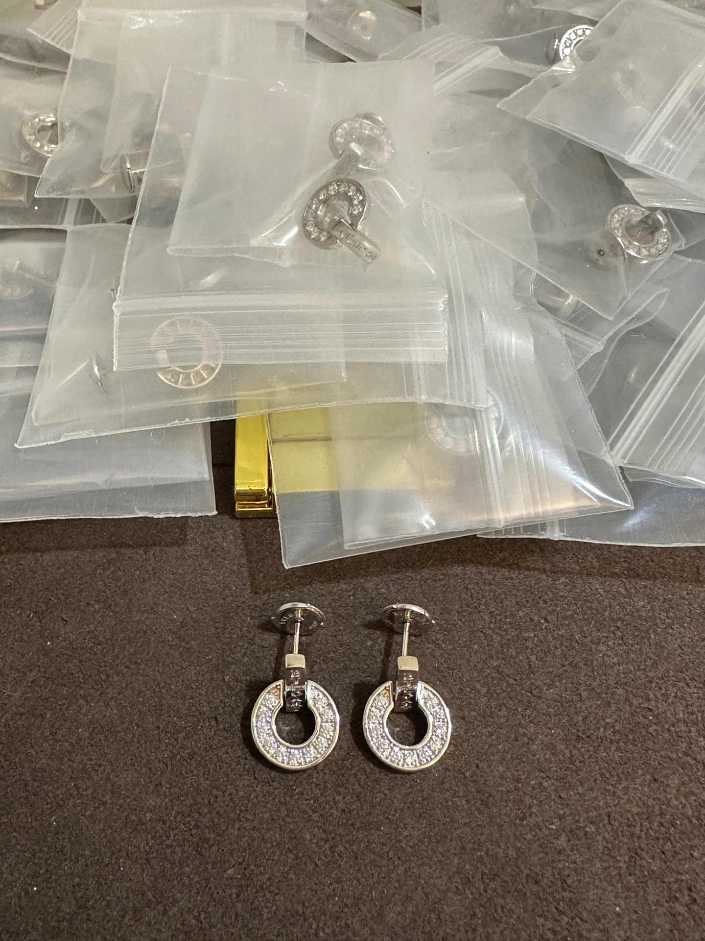 纯银顶级版宝格丽银色满钻钱币耳钉