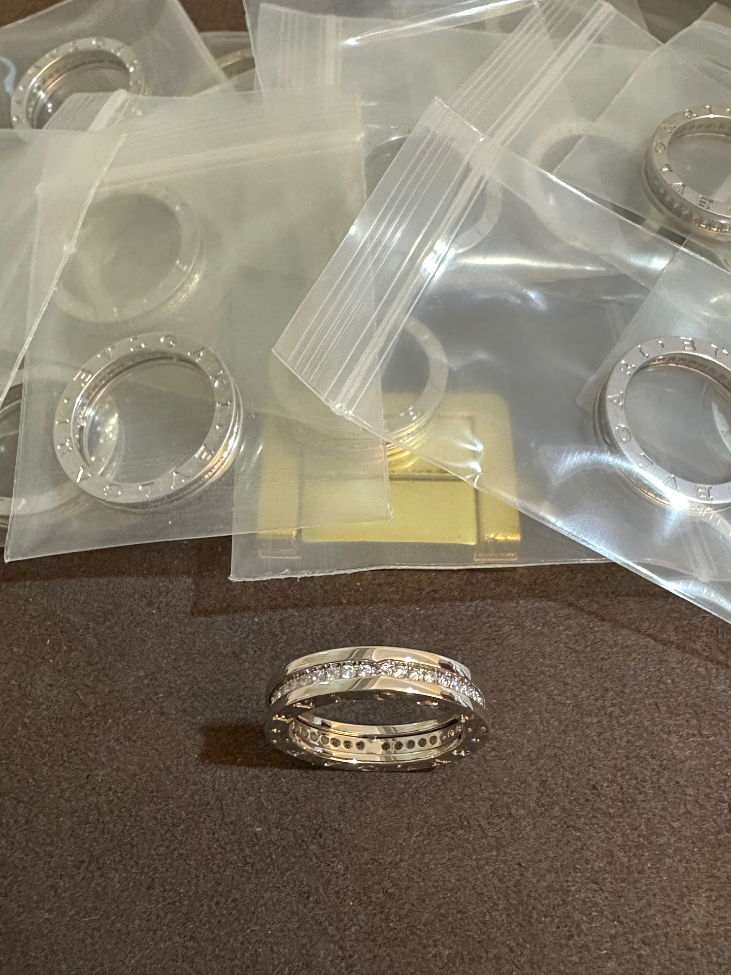 纯银顶级版宝格丽银色单排钻戒指