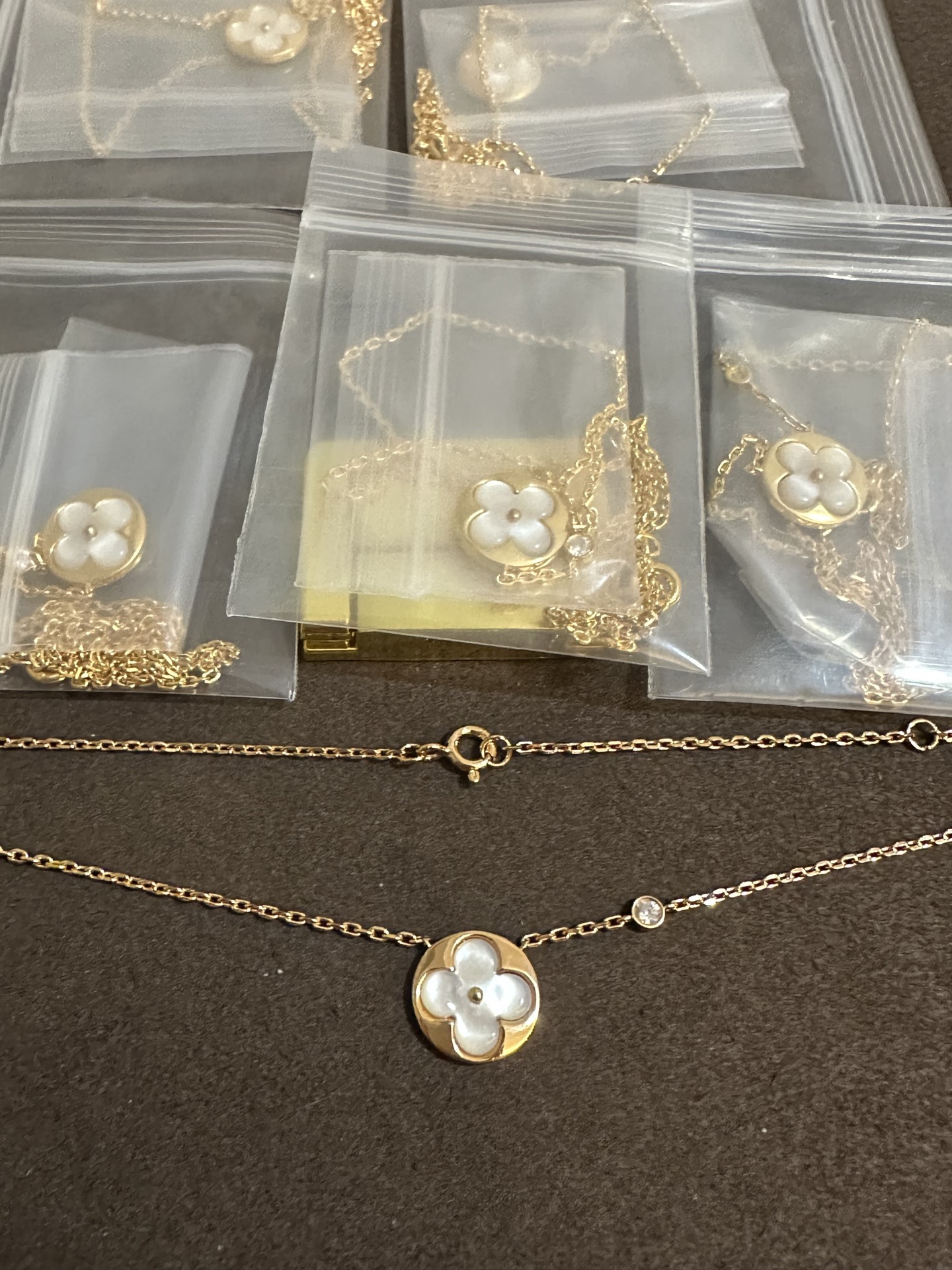 纯银顶级版LV白贝项链，(实价)110