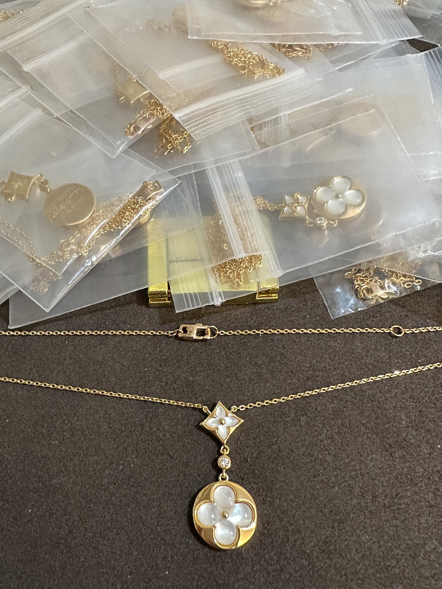 纯银顶级版LV双花白贝项链