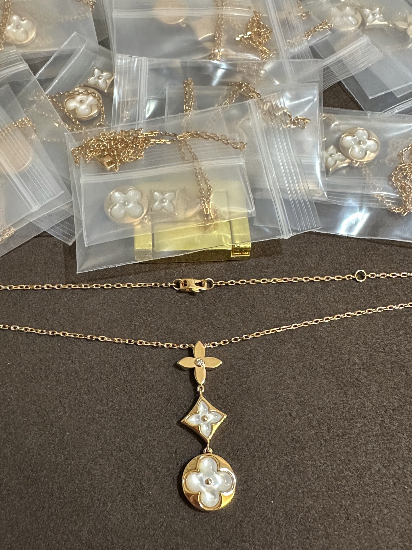 纯银顶级版LV三花白贝项链