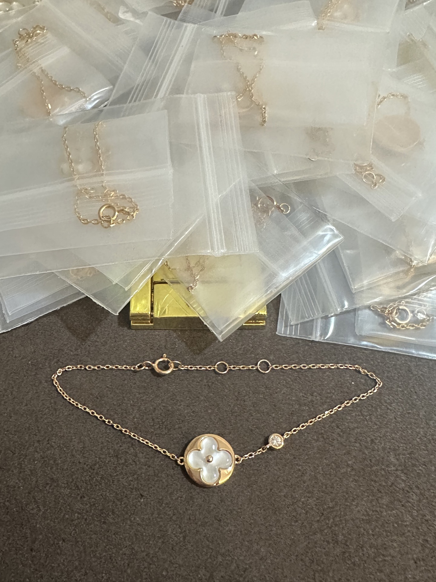 纯银顶级版LV白贝手链，(实价)105