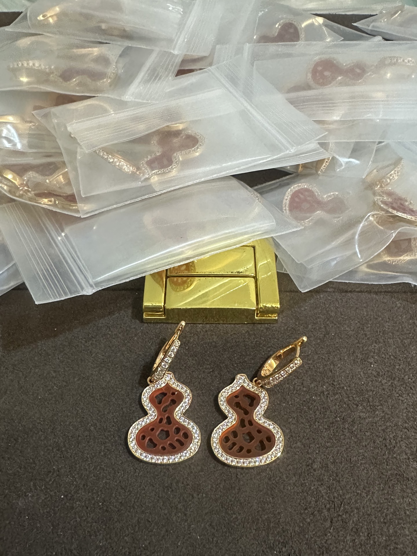 纯银顶级版麒麟镂空葫芦耳钉