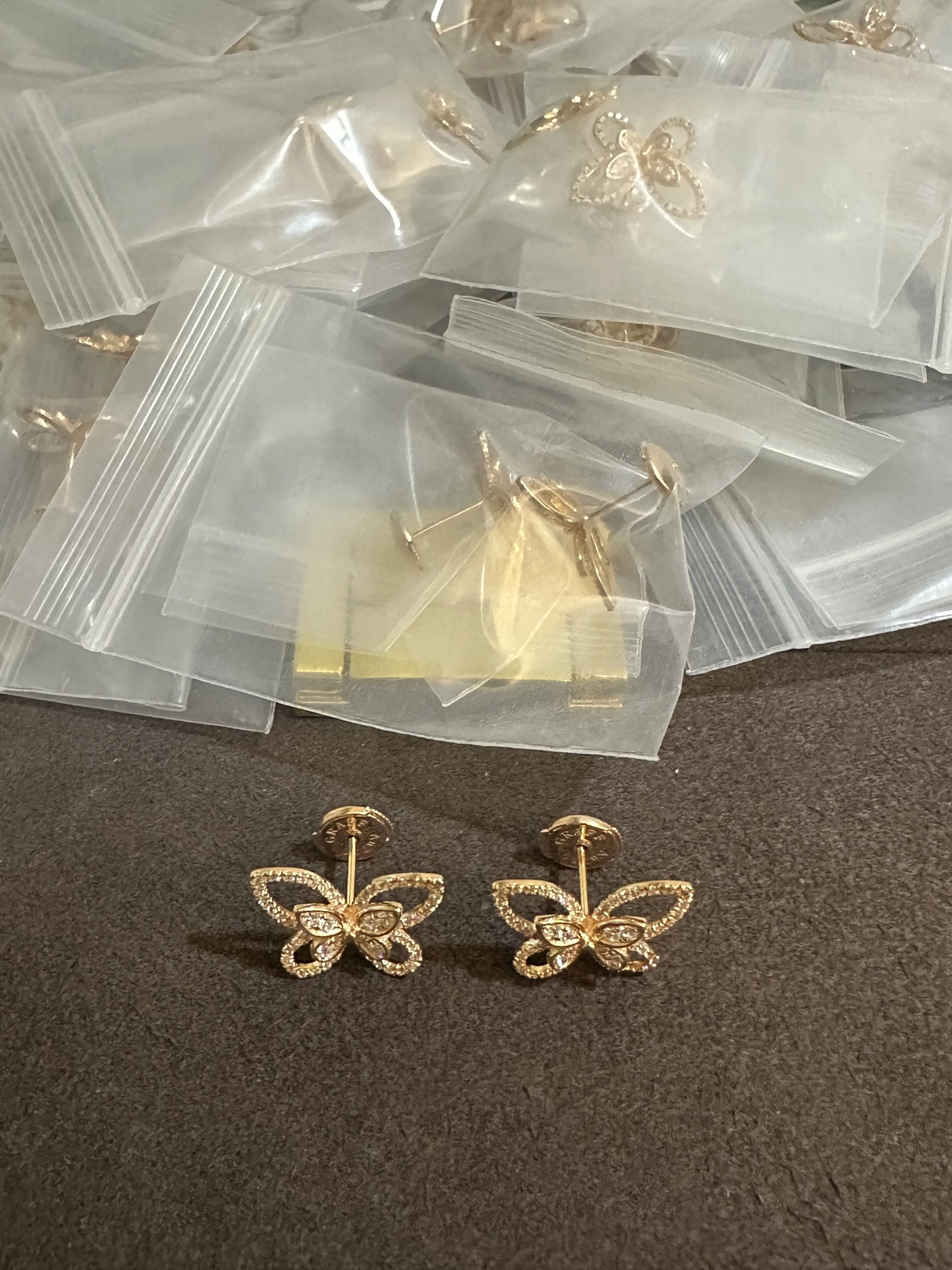 纯银顶级版格拉芙蝴蝶耳钉，(实价)140