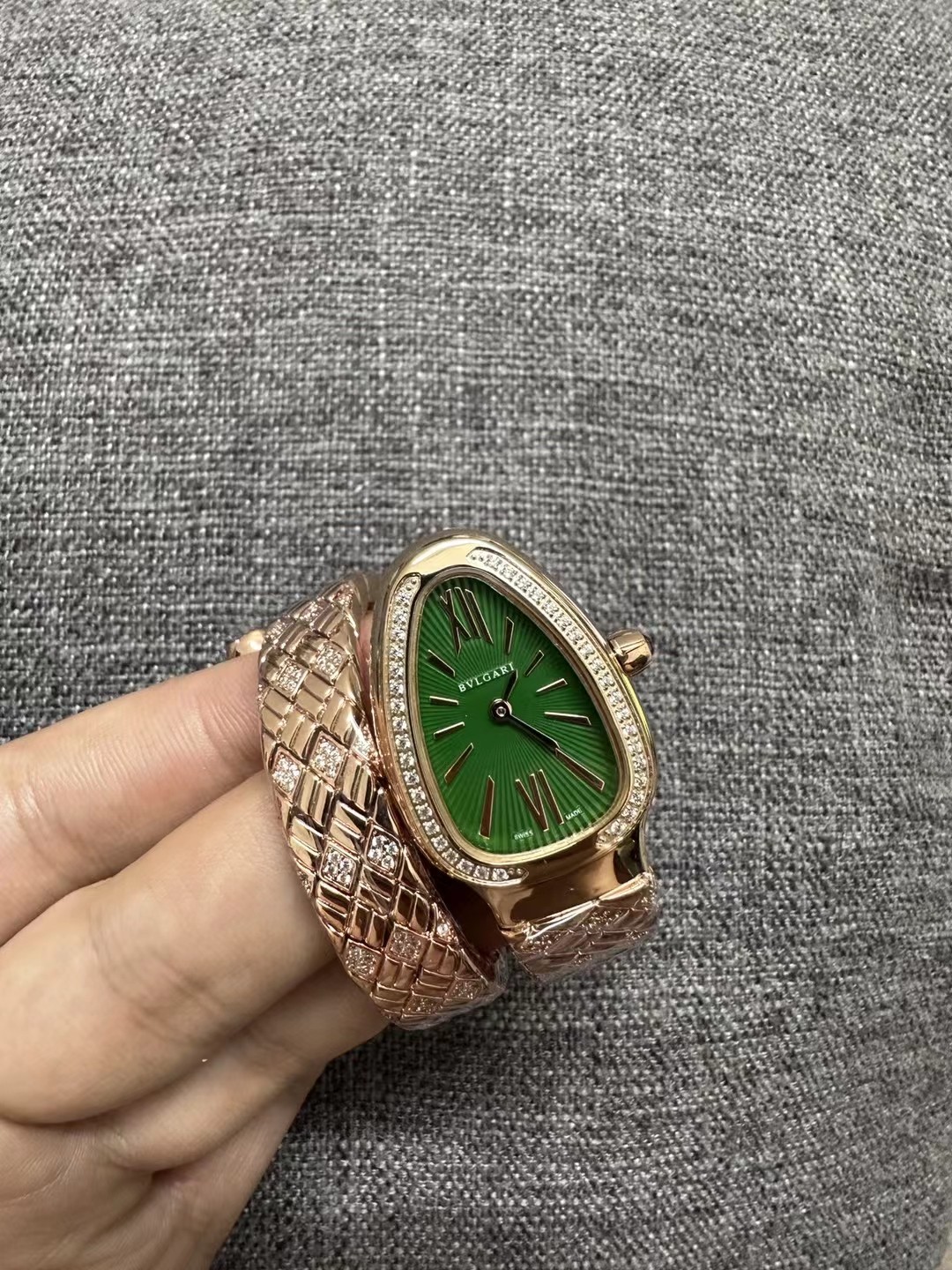 Bvlgari Serpenti SPG Wristwatch: 1680 Snake Year Edition, Japanese Quartz, Hand-Polished Snake Body - 图片 6
