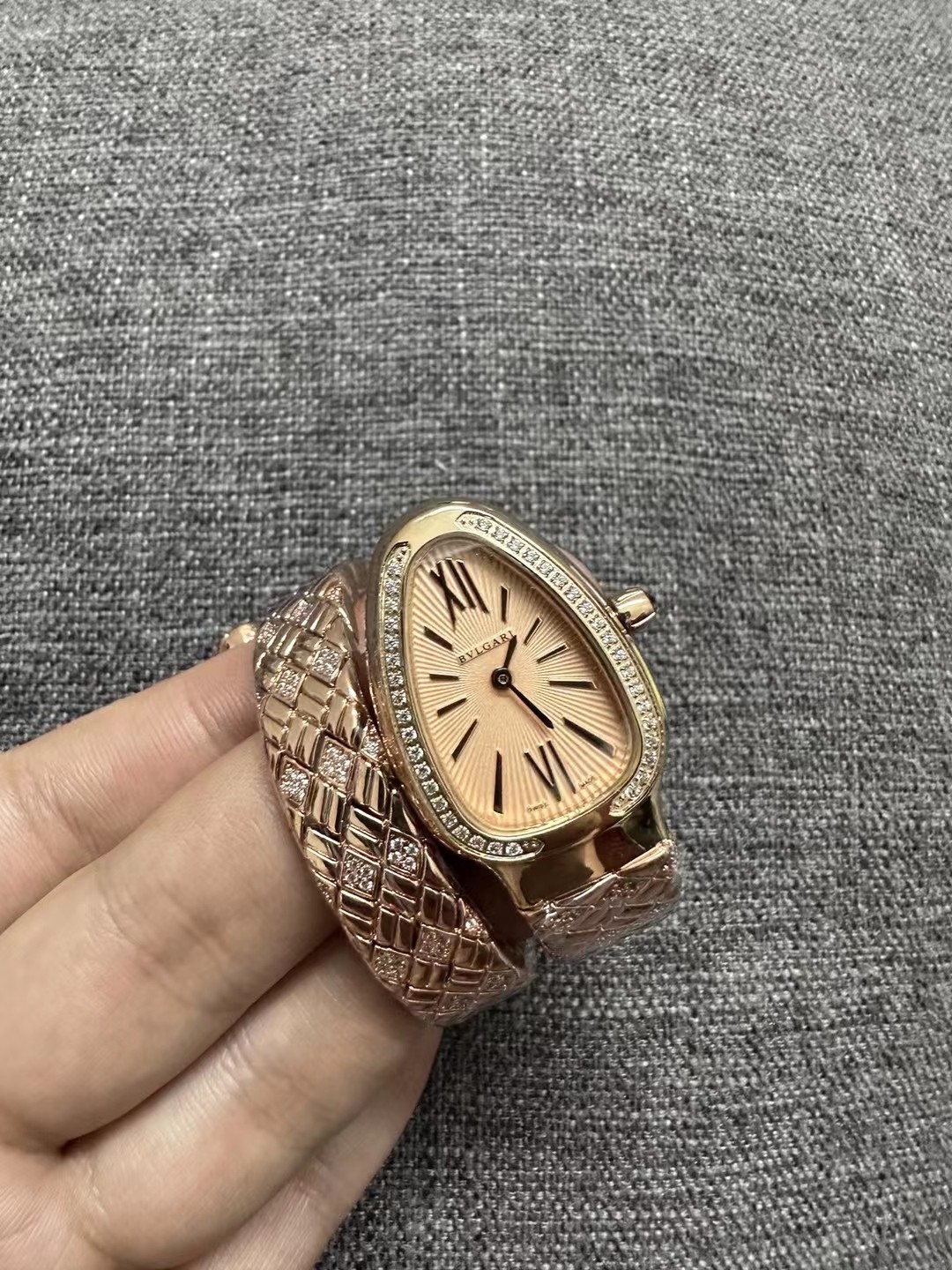 Bvlgari Serpenti SPG Wristwatch: 1680 Snake Year Edition, Japanese Quartz, Hand-Polished Snake Body - 图片 4