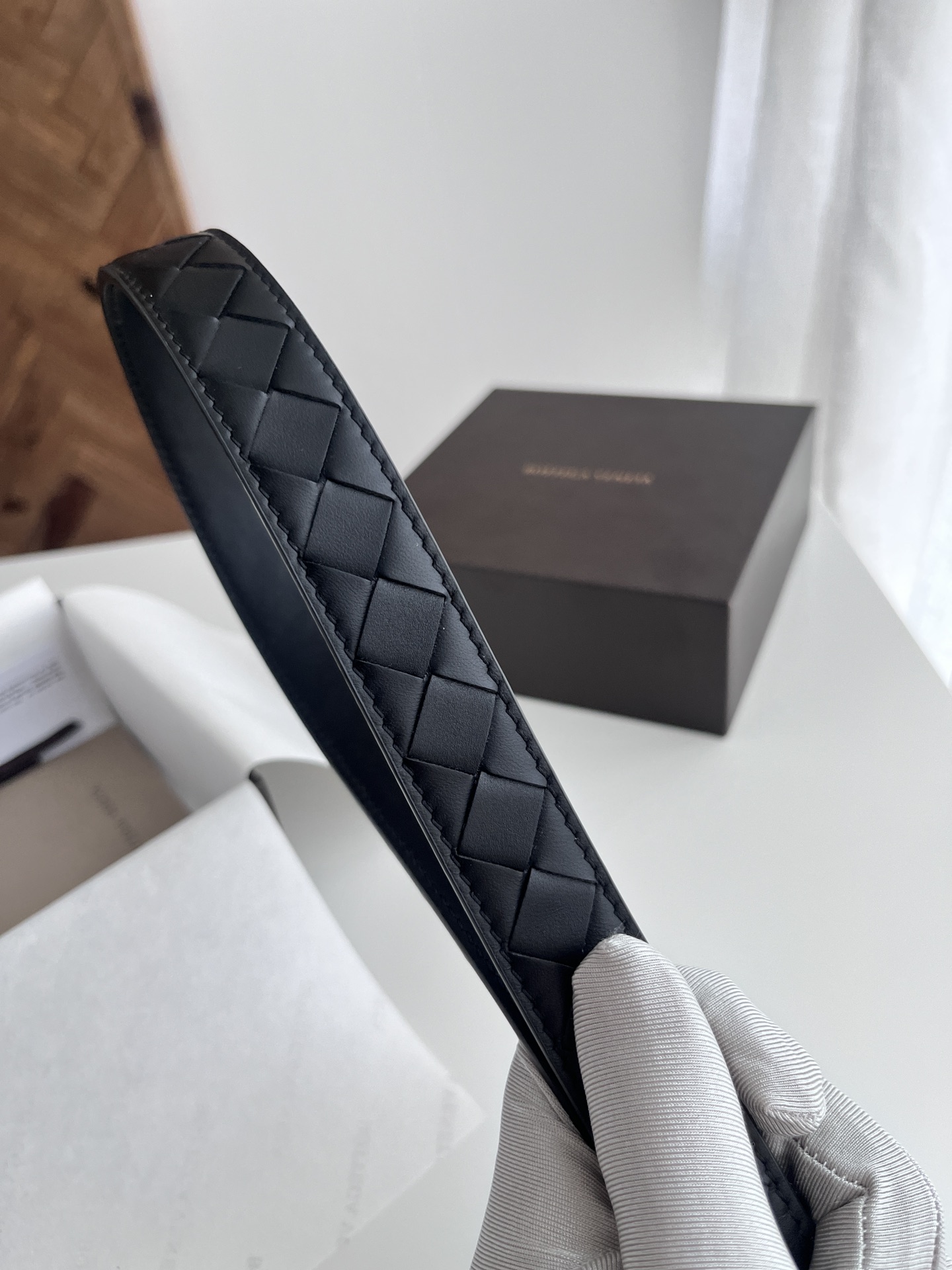 Luxury Italian Knitting Belt with Gold Pin Button Detail for 2024 Collection - 图片 5