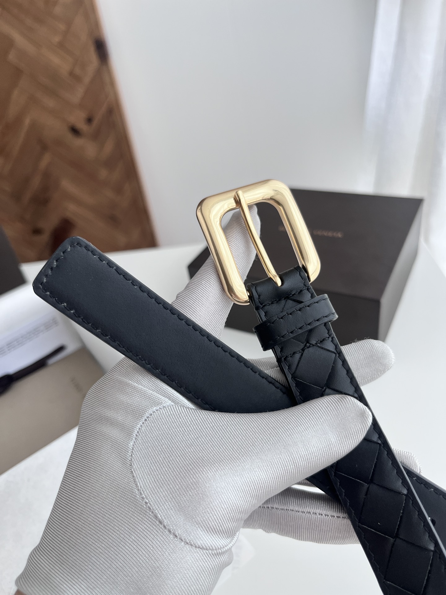 Luxury Italian Knitting Belt with Gold Pin Button Detail for 2024 Collection - 图片 4