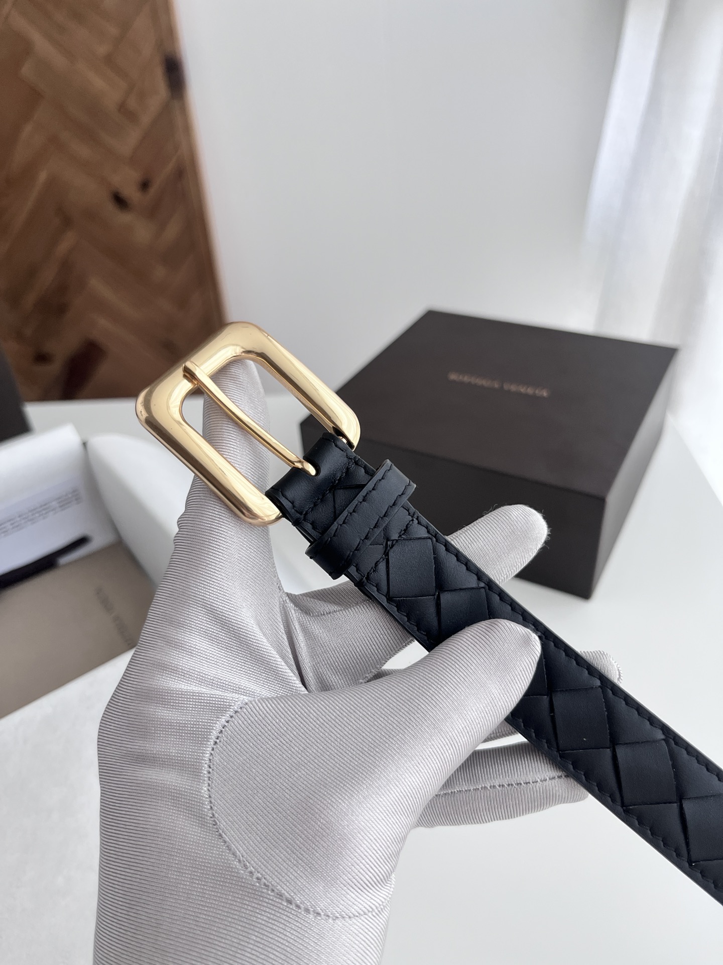 Luxury Italian Knitting Belt with Gold Pin Button Detail for 2024 Collection - 图片 3