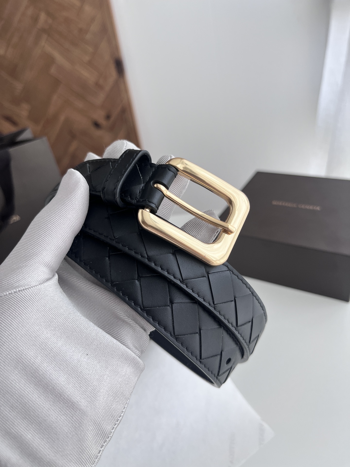 Luxury Italian Knitting Belt with Gold Pin Button Detail for 2024 Collection - 图片 2