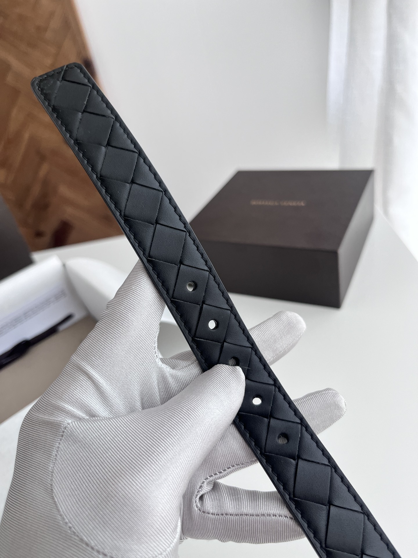 Luxury Italian Knitting Belt with Gold Pin Button Detail for 2024 Collection - 图片 6