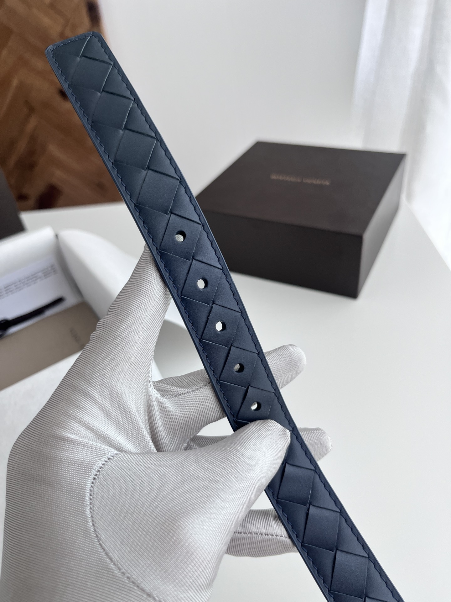 Stylish Lady’s Knitting Belt: Italian Calf Leather, Handwoven, Golden Pin Button - 图片 6