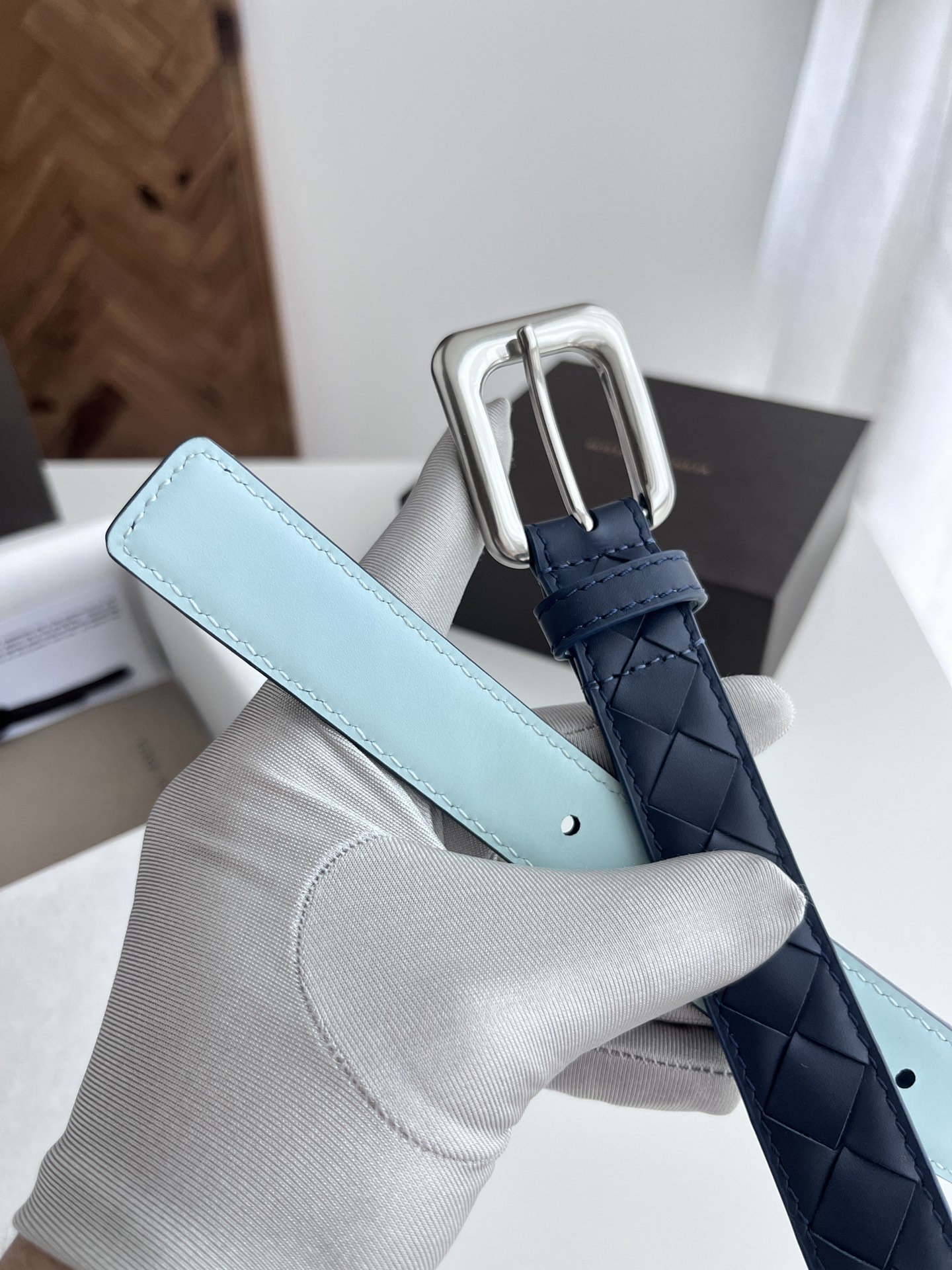 Stylish Lady’s Knitting Belt: Italian Calf Leather, Handwoven, Golden Pin Button - 图片 4