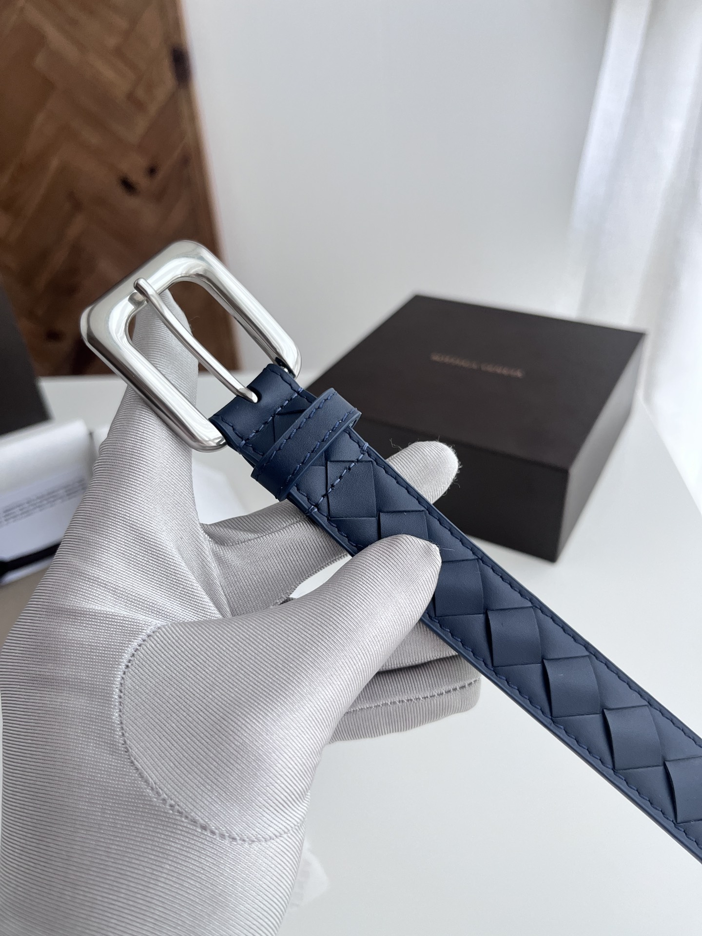Stylish Lady’s Knitting Belt: Italian Calf Leather, Handwoven, Golden Pin Button - 图片 3