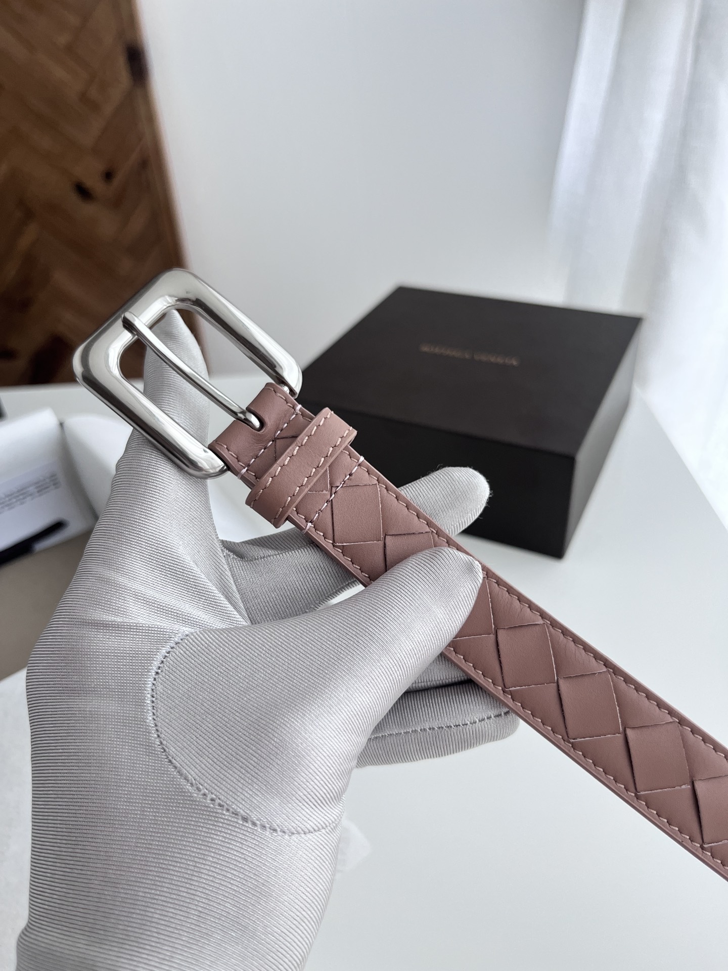 Luxury Italian Knitting Belt with Golden Pin Button Detail for 2024 Collection - 图片 3