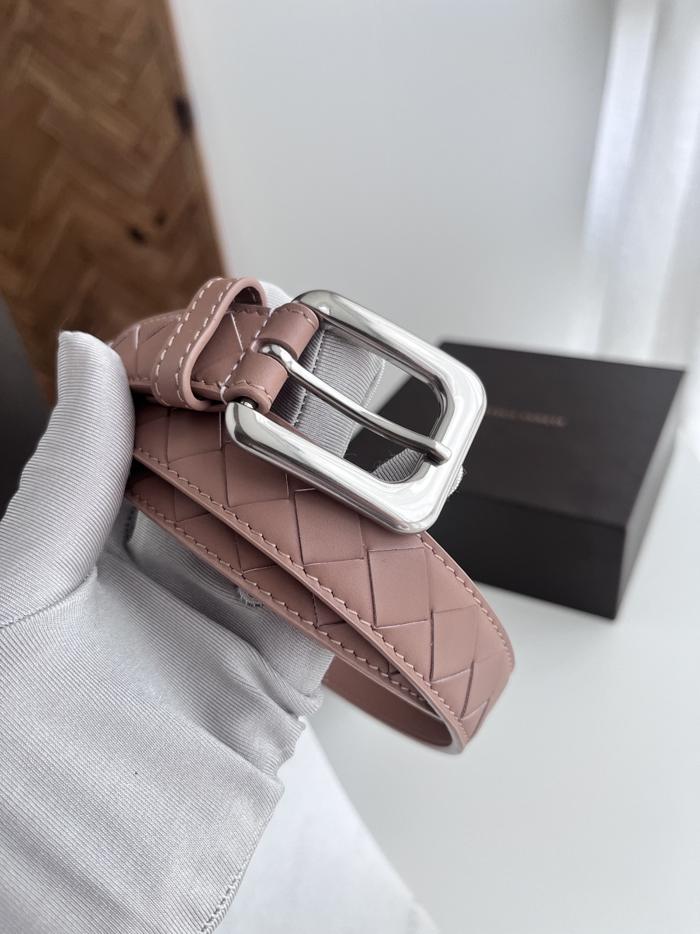 Luxury Italian Knitting Belt with Golden Pin Button Detail for 2024 Collection - 图片 2