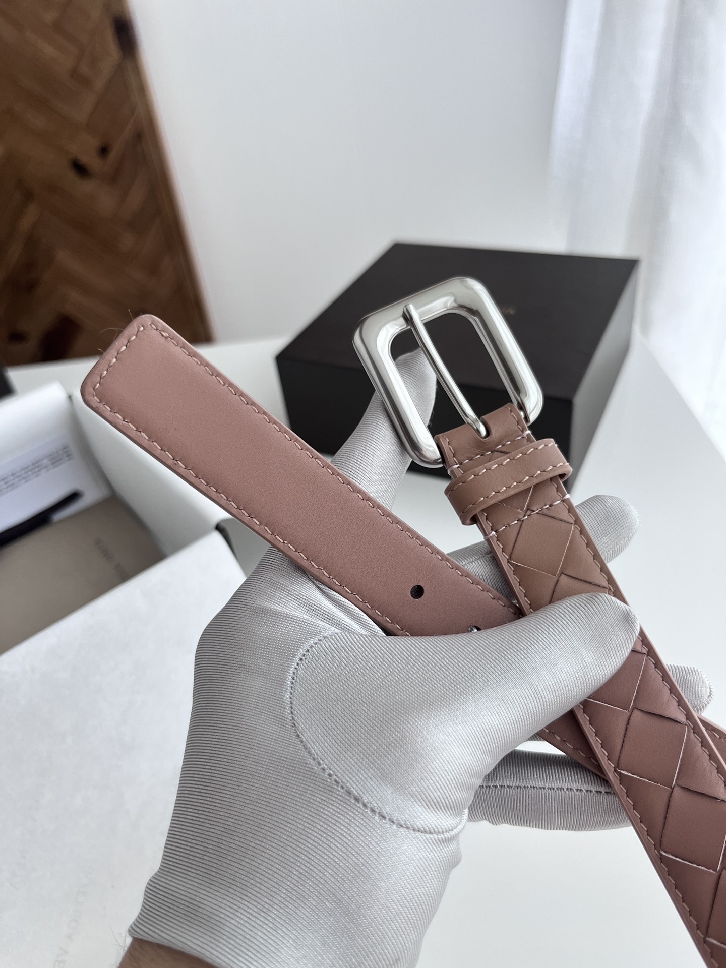 Luxury Italian Knitting Belt with Golden Pin Button Detail for 2024 Collection - 图片 4