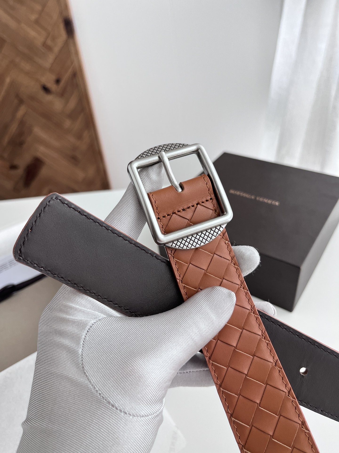 High-End Men’s Belt with Italian Calf Leather and Silver Needle Buttons - 图片 4