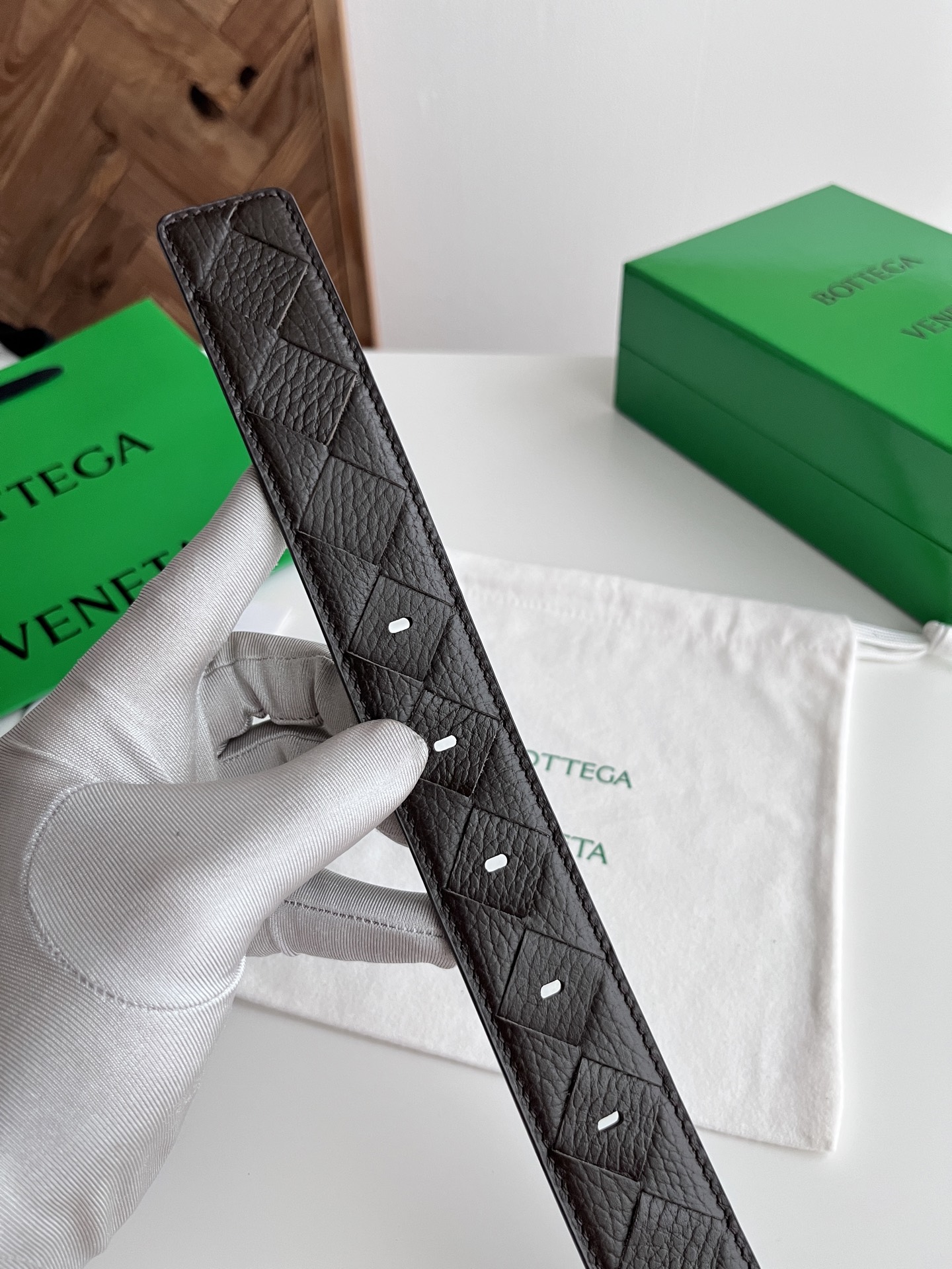 Bv 2025最新款男士编织腰带 纯手工intreccio大格子编织 意大利荔枝纹小牛皮搭配微复古银色针扣 扁针➕扁孔设计 可活动皮圈 宽度35MM P220