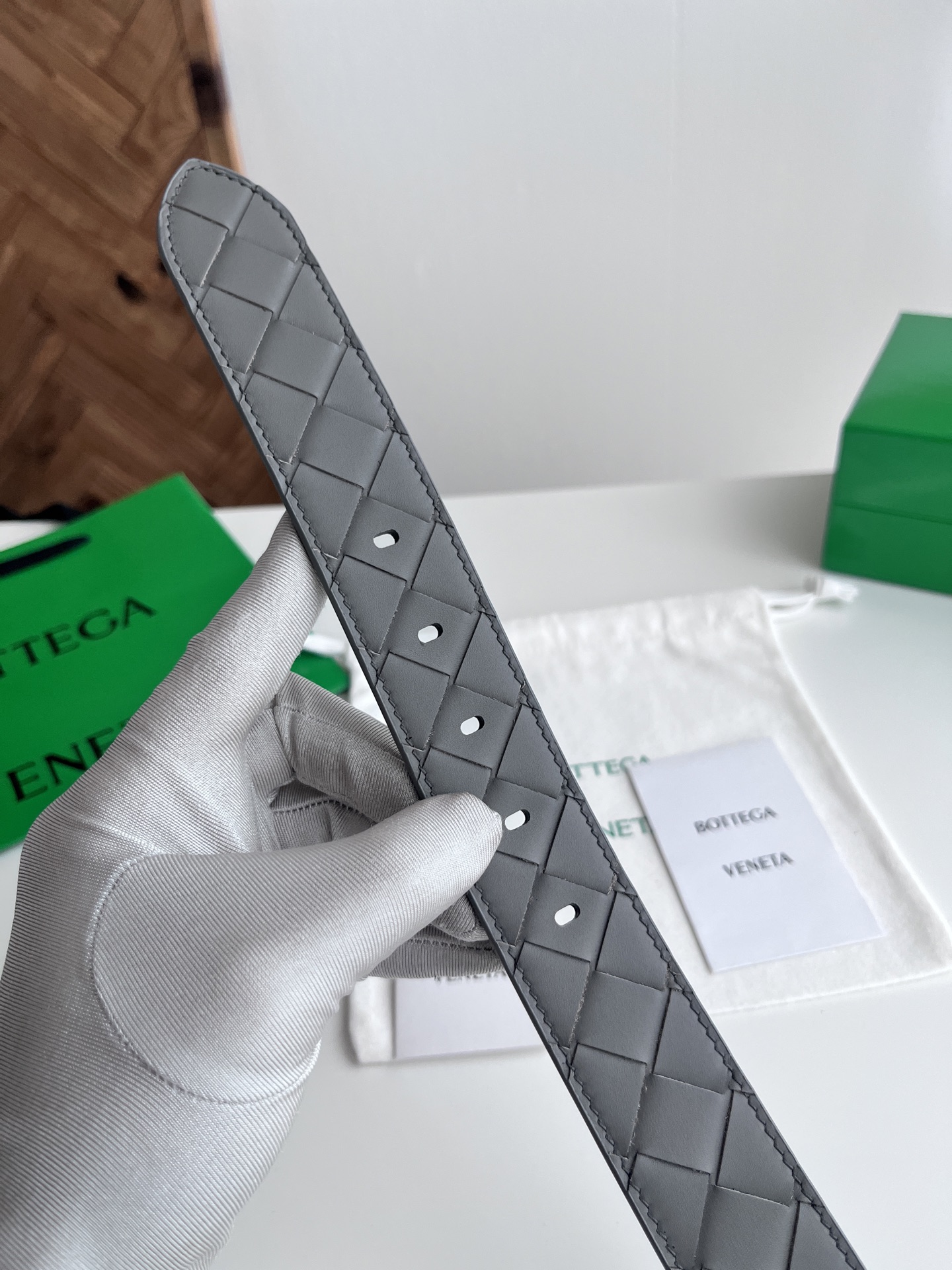 Bv 2025最新款男士编织腰带 纯手工intreccio大格子编织 双面意大利小牛皮搭配真空枪色针扣 