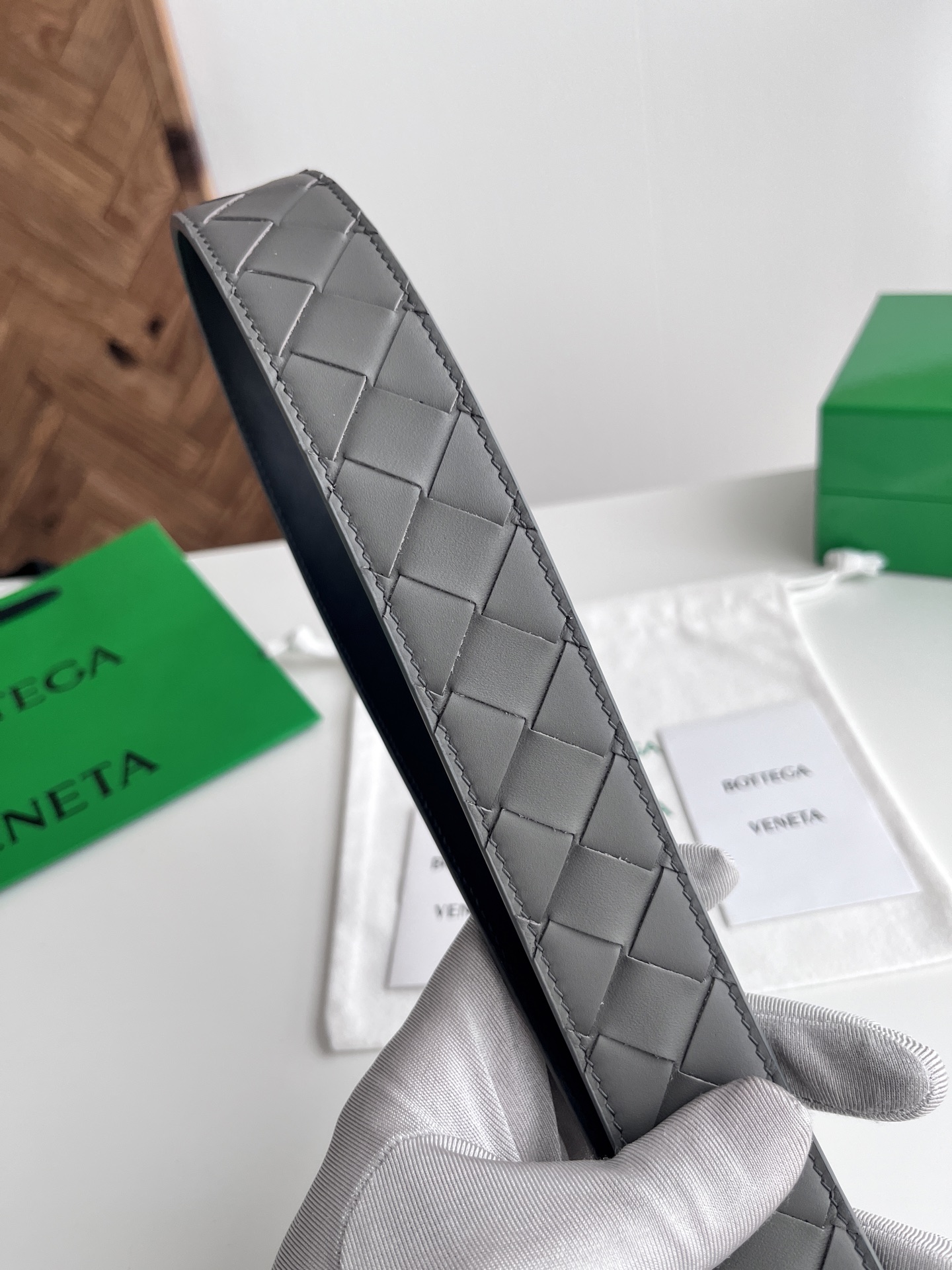 Bv 2025最新款男士编织腰带 纯手工intreccio大格子编织 双面意大利小牛皮搭配椭圆形真空枪色