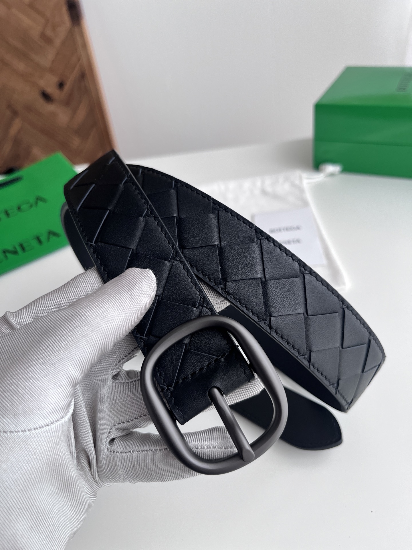 Bv 2025最新款男士编织腰带 纯手工intreccio大格子编织 双面意大利小牛皮搭配椭圆形真空枪色